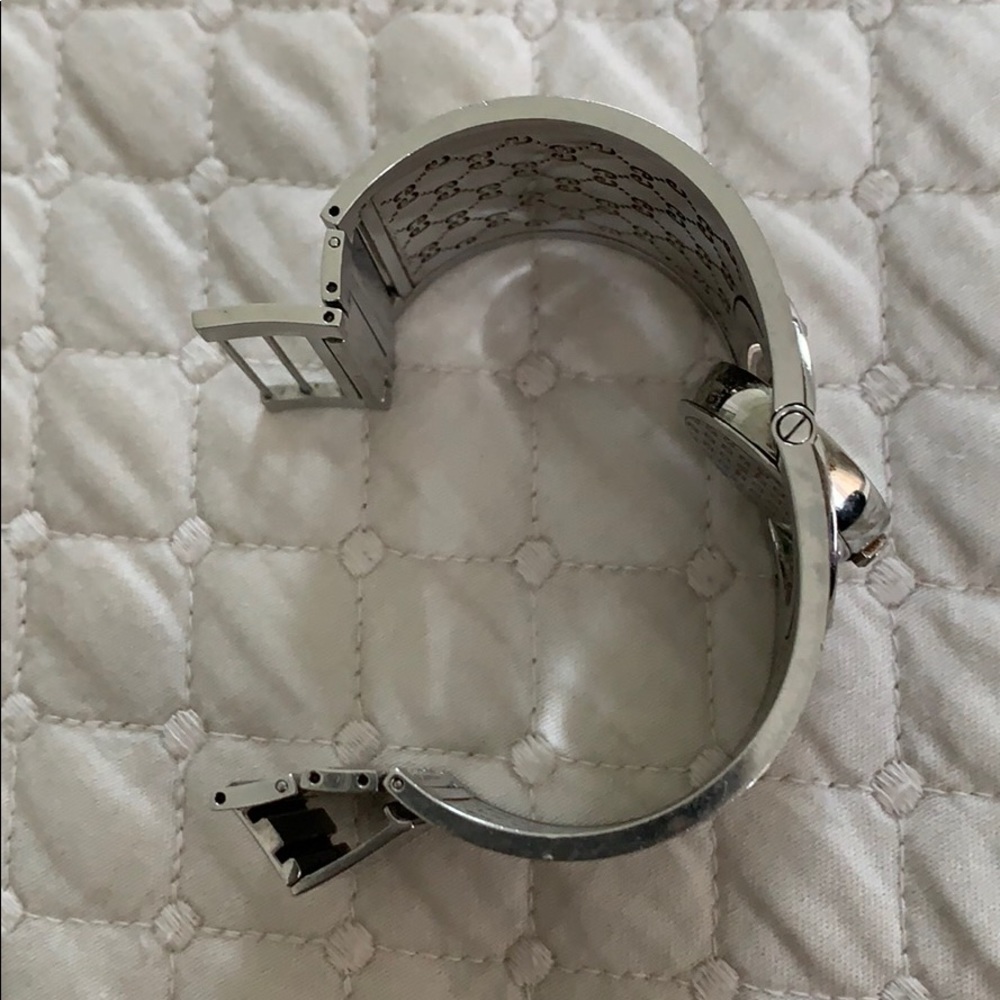 GUCCI Women's Twirl Brown Quartz Watch - Picture 3 of 5